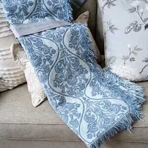 NEW! EXQUISITE Lillian AUGUST TAPESTRY THROW BLANKET